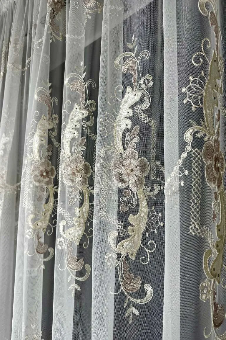 Firana na siatce grek z welurowym wykończeniem i perełkami