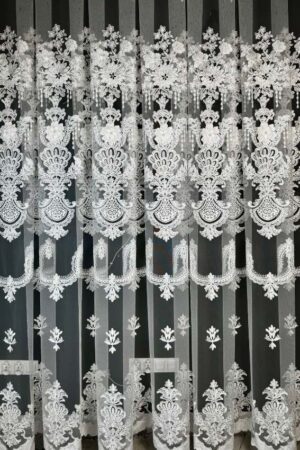 Firana biała ornamenty z kwiatami 3D