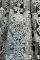 Firana biała ornamenty z kwiatami 3D