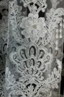 Firana biała ornamenty z kwiatami 3D