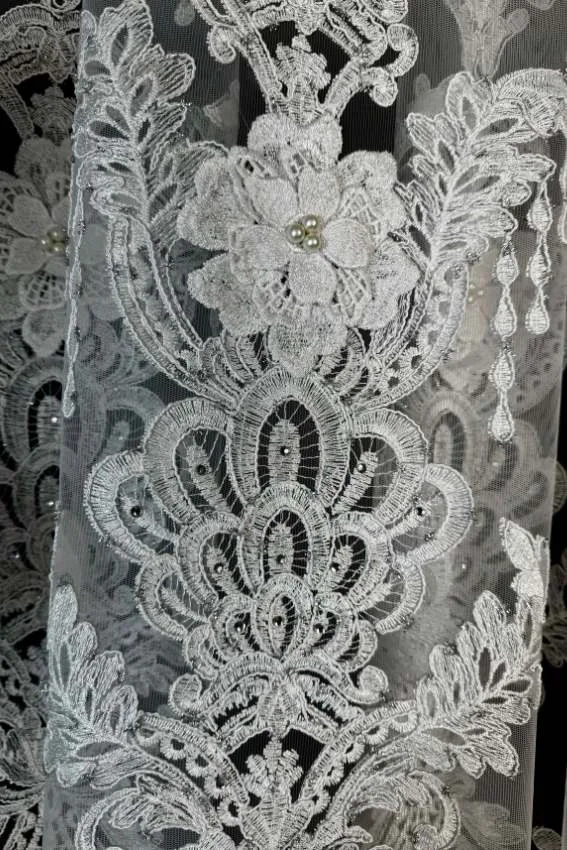 Firana biała ornamenty z kwiatami 3D