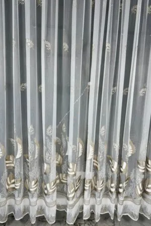 Firana z haftem liści na tkaninie bambusowej