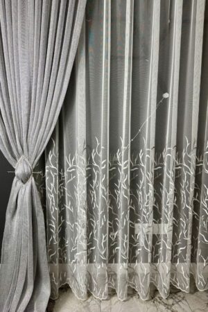 Firana haftowane gałązki w bieli i srebrze