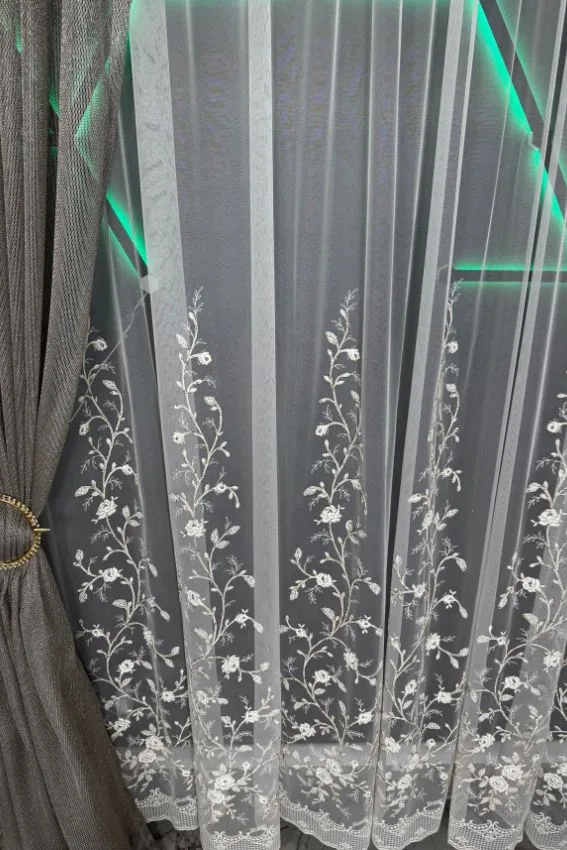 Firana ecru ze złotą różą