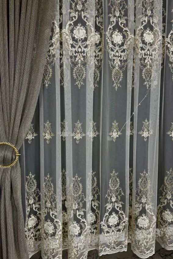 Firana ecru królewski haft