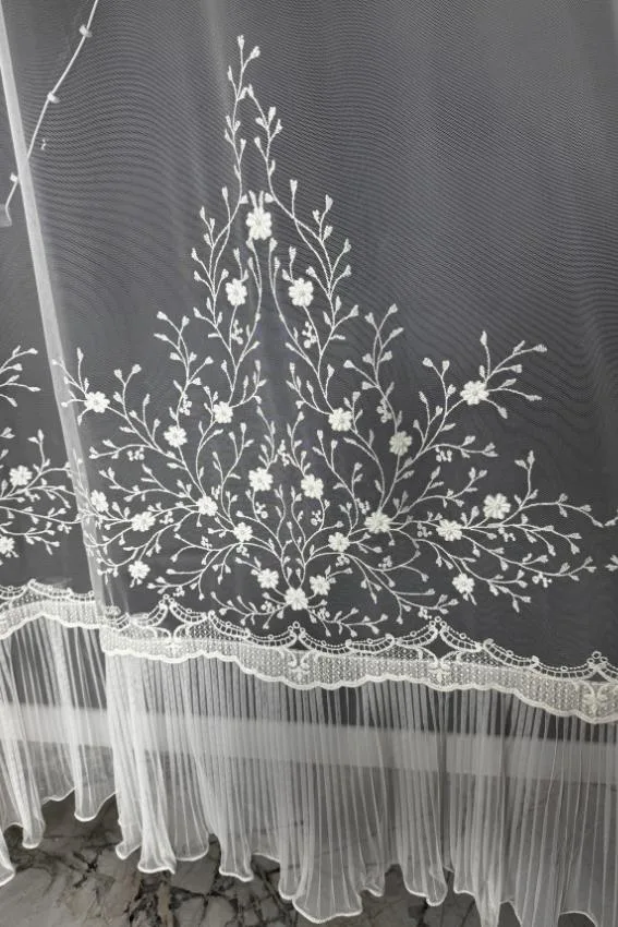 Firana ecru kwiatowa symfonia