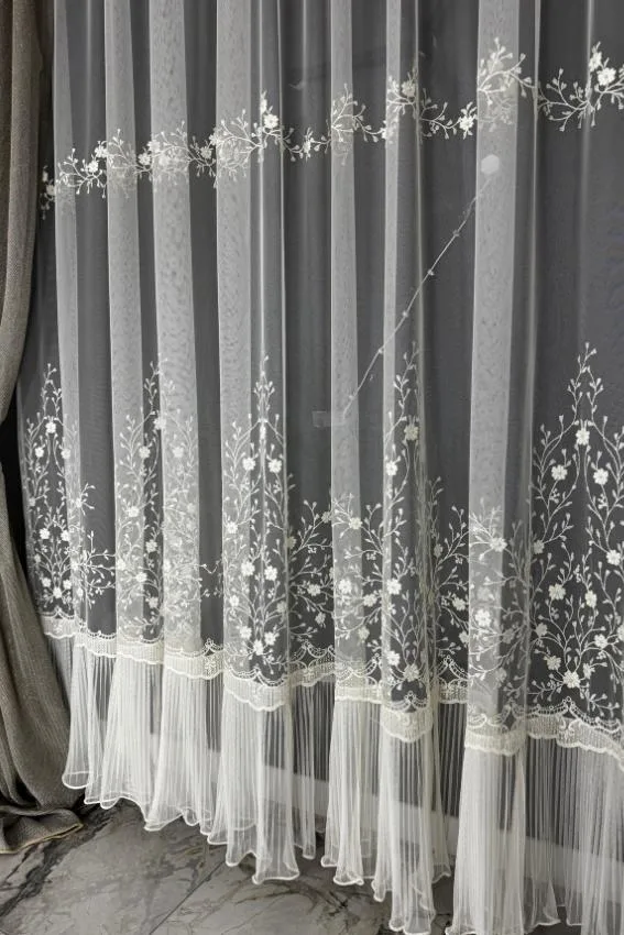 Firana ecru kwiatowa symfonia