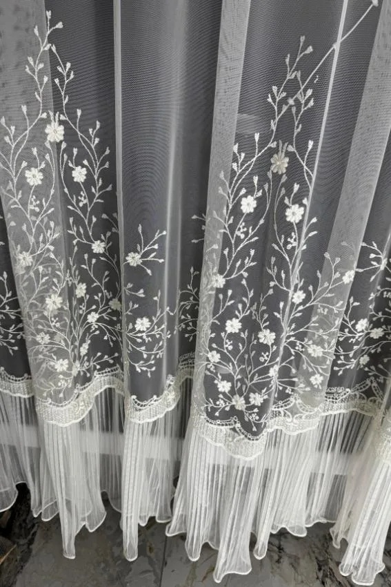 Firana ecru kwiatowa symfonia