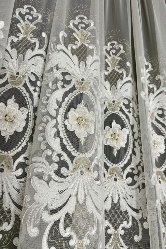 Firana włoska biała siatka z kwiatami 3D i lustrzanym blaskiem