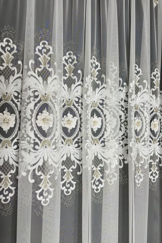 Firana włoska biała siatka z kwiatami 3D i lustrzanym blaskiem