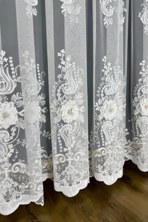 Firana włoska biała siatka z kwiatami 3D i nićmi holograficznymi z cyrkoniami