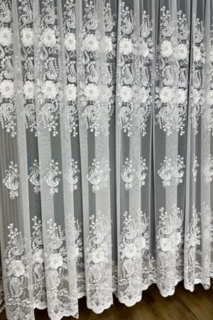 Firana włoska biała siatka z kwiatami 3D i nićmi holograficznymi z cyrkoniami