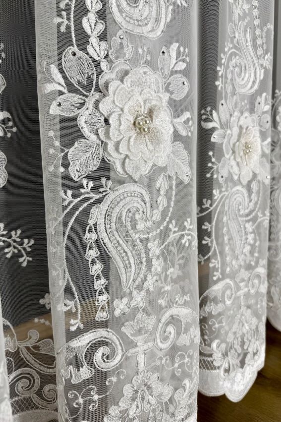 Firana włoska biała siatka z kwiatami 3D i nićmi holograficznymi z cyrkoniami