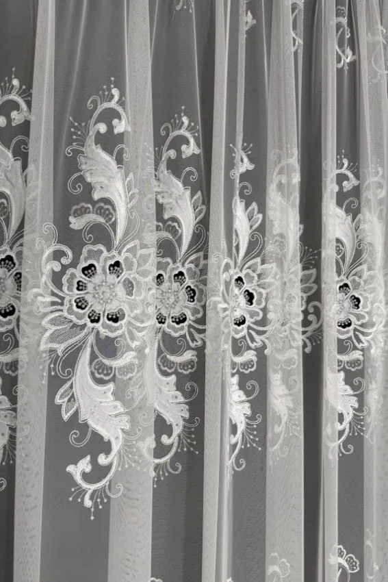 Firana włoska biała siatka z wycinanymi kwiatami i srebrnymi nićmi