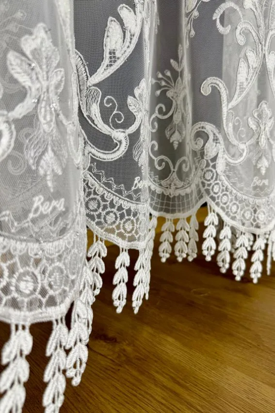 Firana włoska siatka z kwiatami 3D i gipiurową wstawką