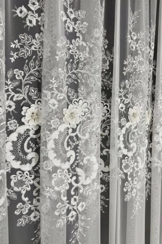 Firana włoska siatka z kwiatami 3D i wycinaną gipiurową wstawką - BR7