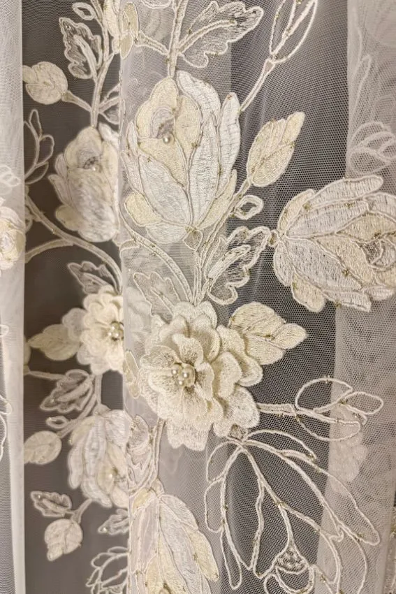 Firana włoska siatka ze złotymi kwiatowymi wzorami 3D
