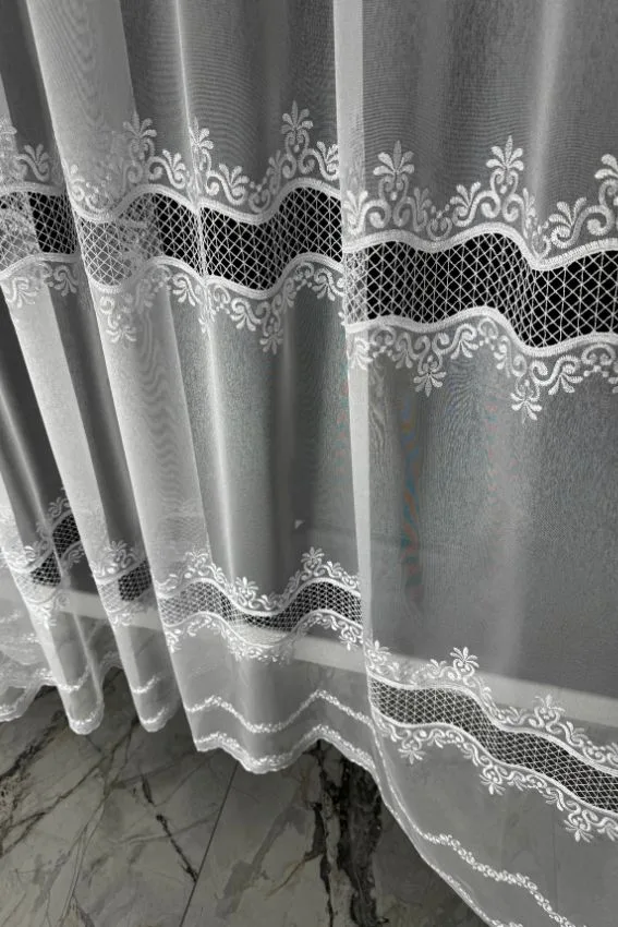 Firana z markizety z podwójną gipiurą – U60