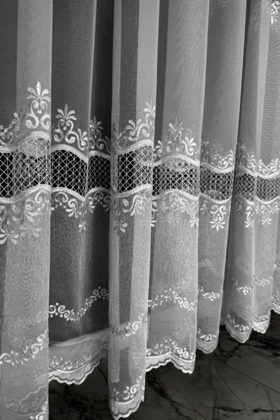 Firana z markizety z podwójną gipiurą – U60