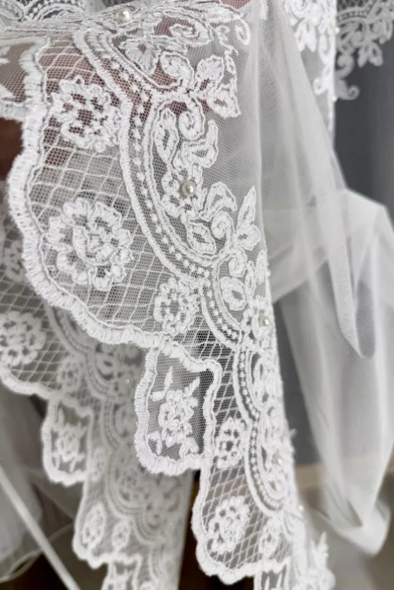 Firana z tureckiej siatki z perłowym haftem – U96