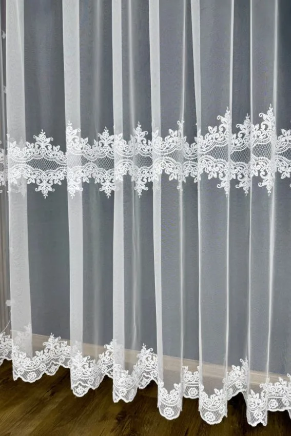 Firana z tureckiej siatki z perłowym haftem – U96