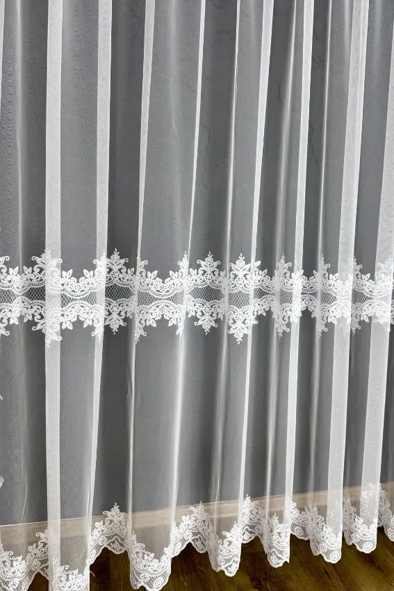 Firana z tureckiej siatki z perłowym haftem – U96