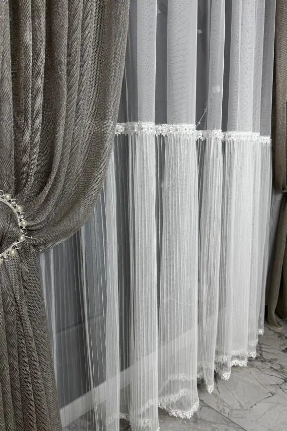 Firana ze spódniczką, kwiatowym haftem i perełkami