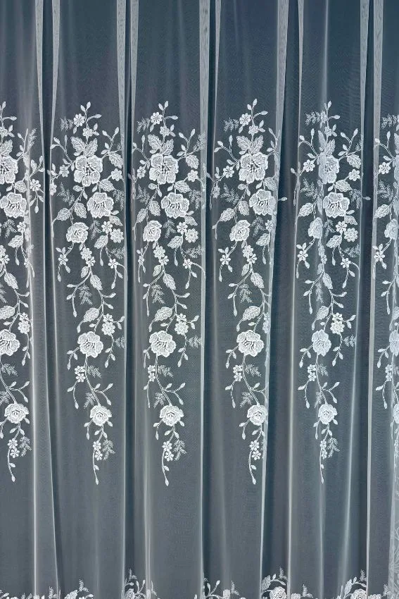 Firana Bloom Cascade z kwiatowym haftem i plisowaną spódniczką