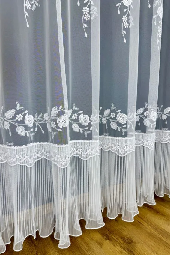 Firana Bloom Cascade z kwiatowym haftem i plisowaną spódniczką