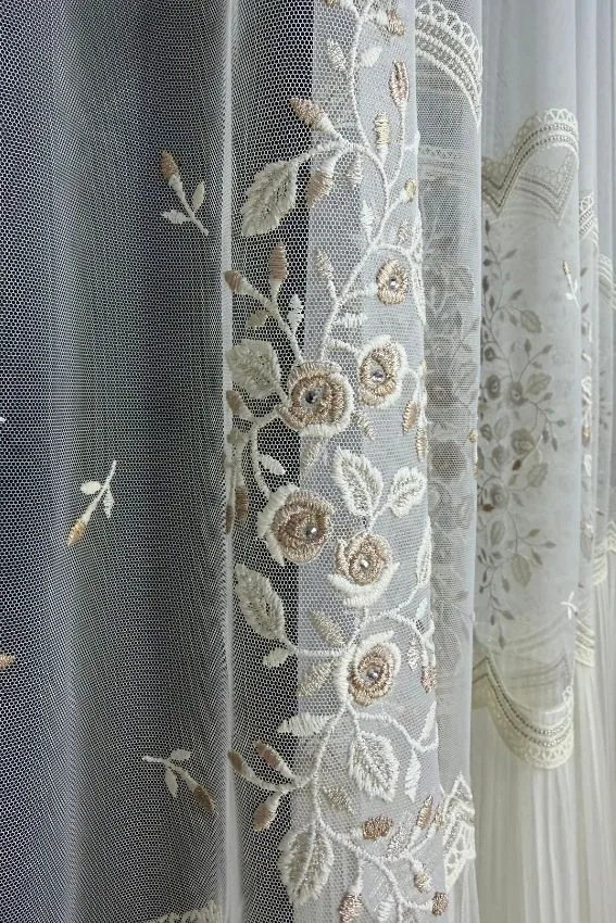 Firana Golden Rose Elegance z haftem i złotymi nićmi