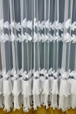 Firana Luminous Line z holograficzną niteczką i podwójną spódniczką