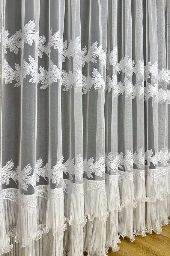 Firana Luminous Line z holograficzną niteczką i podwójną spódniczką