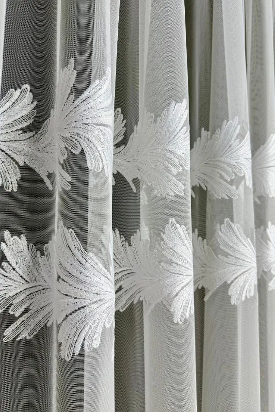 Firana Luminous Line z holograficzną niteczką i podwójną spódniczką