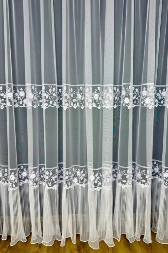 Firana Pure Elegance z podwójnym haftem i spódniczką