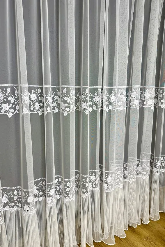 Firana Pure Elegance z podwójnym haftem i spódniczką