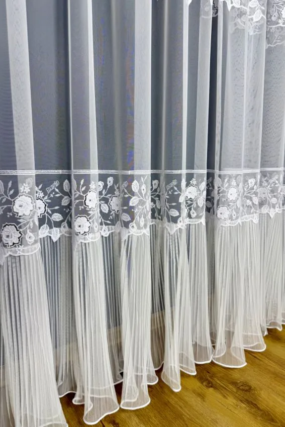 Firana Pure Elegance z podwójnym haftem i spódniczką