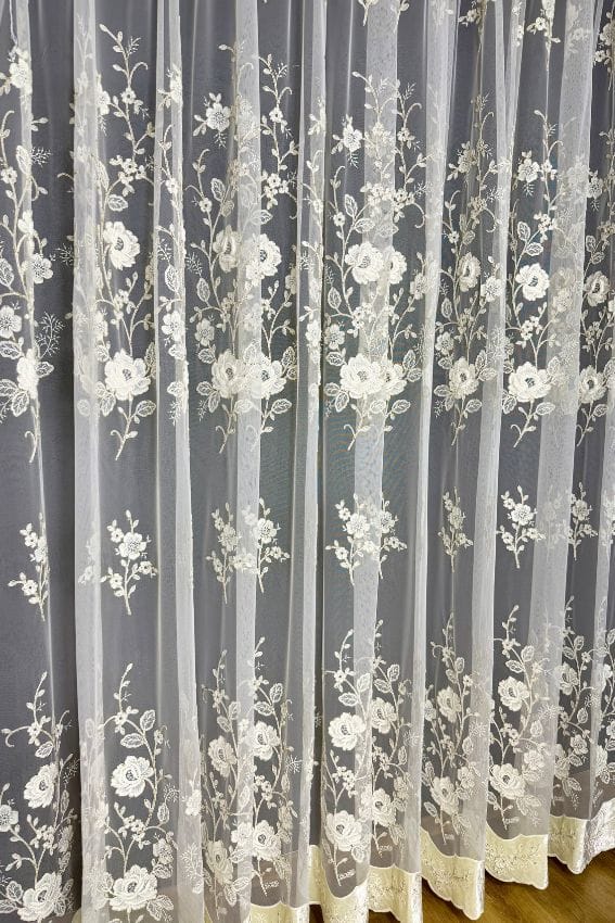 Firana Velvet Rose z z różanym haftem