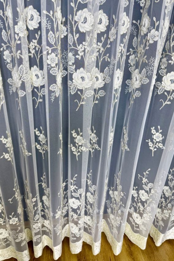 Firana Velvet Rose z z różanym haftem