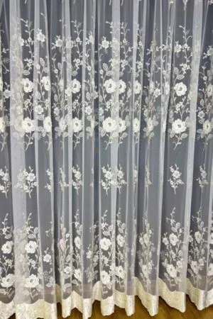 Firana Velvet Rose z z różanym haftem