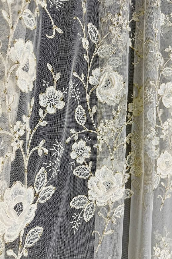 Firana Velvet Rose z z różanym haftem