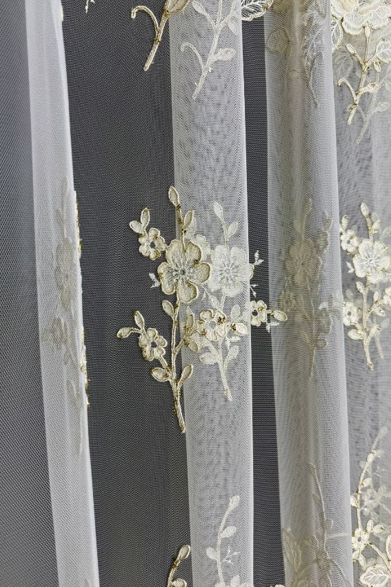 Firana Velvet Rose z z różanym haftem