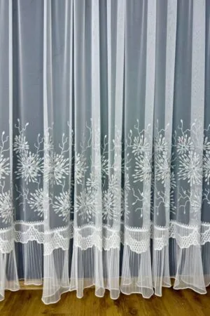 Firana biała siatka ze spódniczką i haftem
